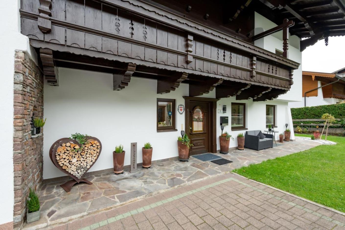 Haus Schroll Apartment Ried im Zillertal Luaran gambar