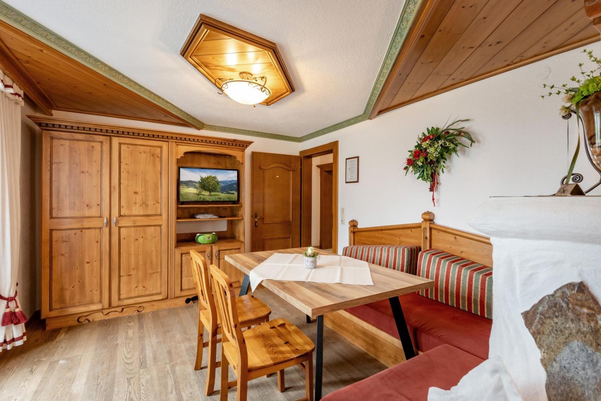 Haus Schroll Apartment Ried im Zillertal Luaran gambar